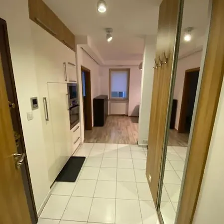 شقة Spacious Apartment, Metro Gdansk, Zoliborz
