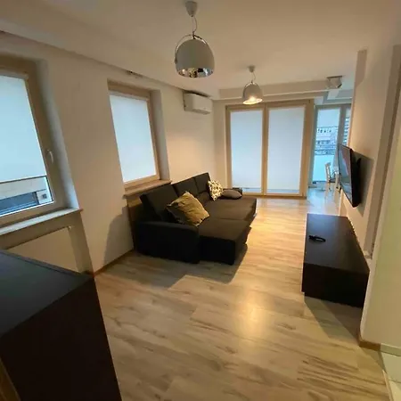 Spacious Apartment, Metro Gdansk, Zoliborz * Varsó